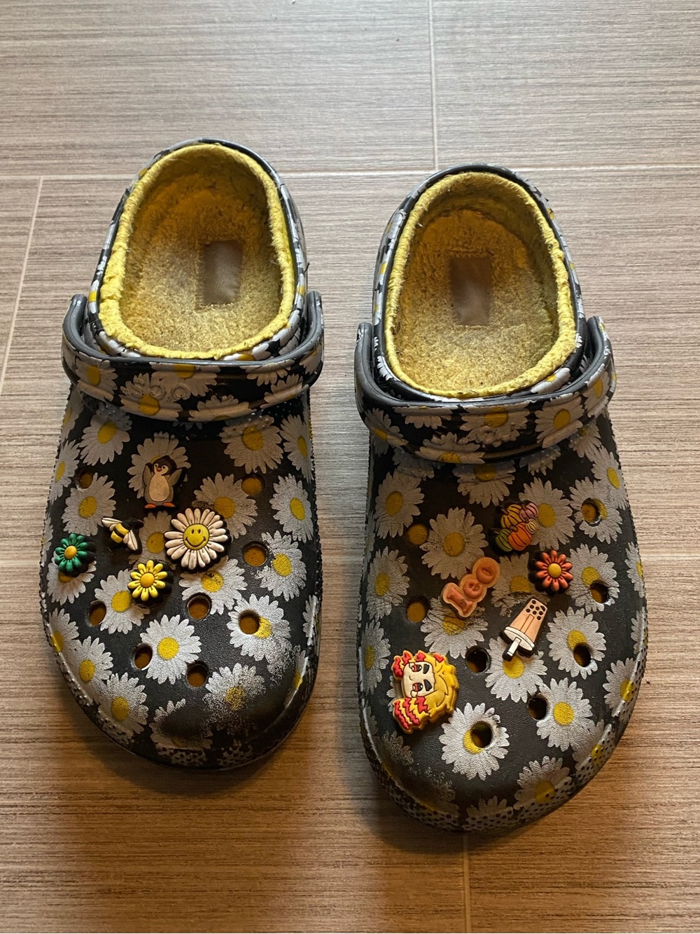 Crocs Daisy Print Fleece Lined Men’s Size 11 Winter Floral